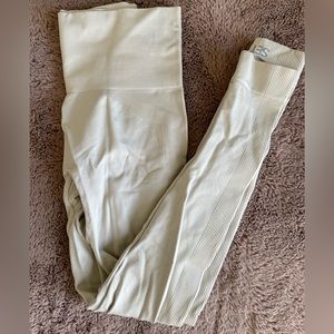 SET ACTIVE - Sculptflex XS leggings in oat milk